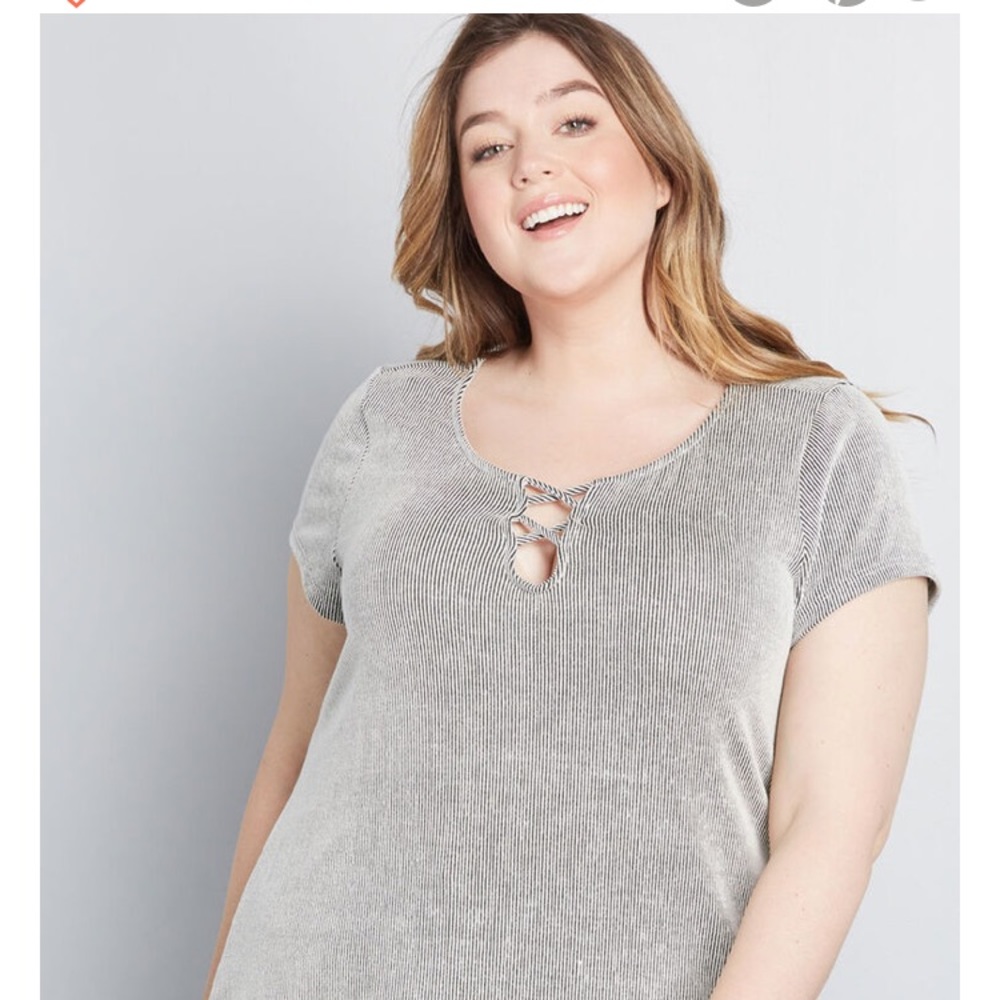 Crisscross Notch Ribbed Tee